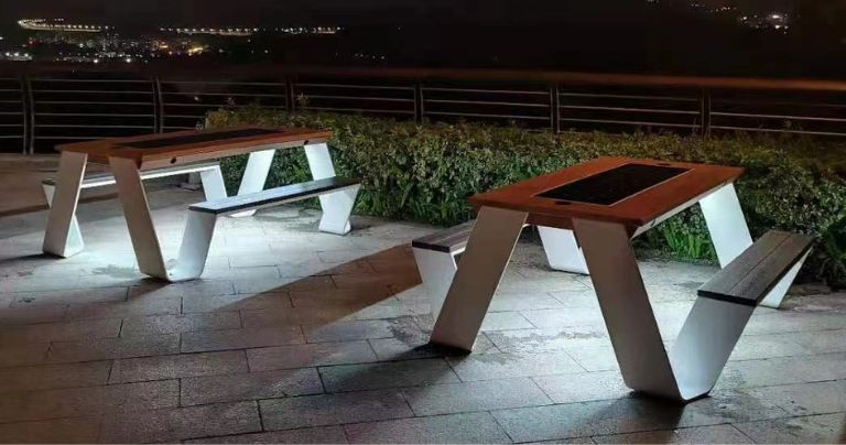 Solar benches with a modern look