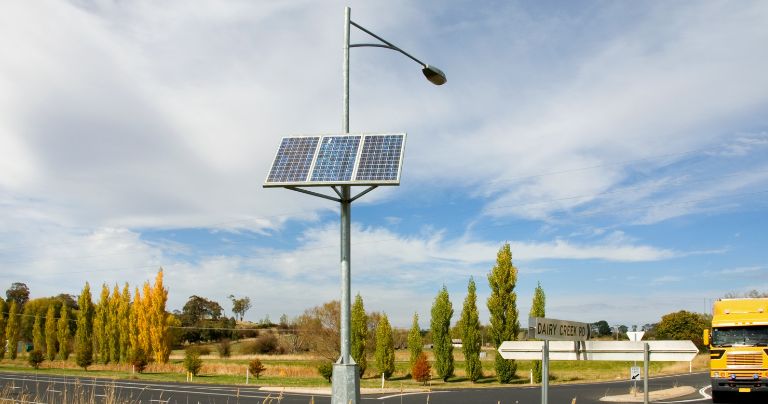 Solar Street Light with dusk-to-dawn feature